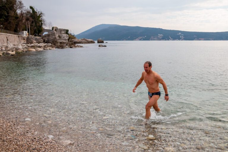 „Banja“ nakon Skalinade: Draganu nije hladno u moru na 14 stepeni