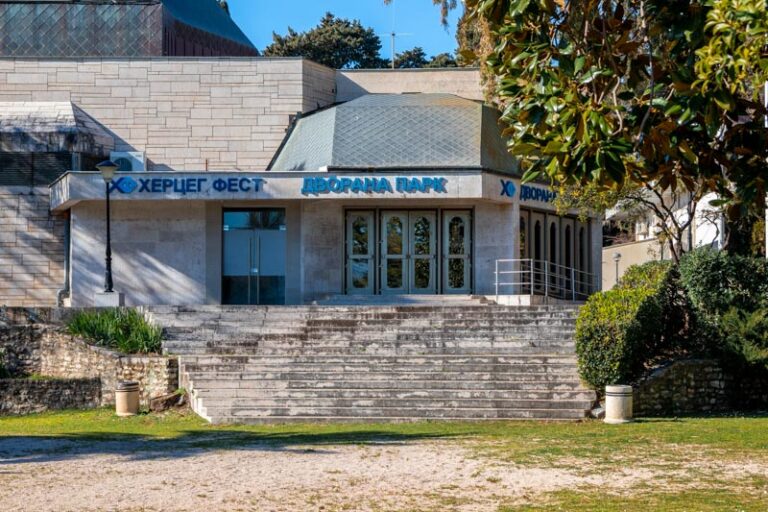 Promocija drugog dopunjenog izdanja „Herceg Novi – 22 sage o kulturnom blagu“ večeras u dvorani Park