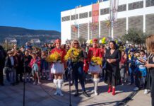 Otvorena izložba cvijeća na platou ispred Opštine