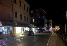 U mraku dio centra grada, Šetališta Pet Danica i mulo