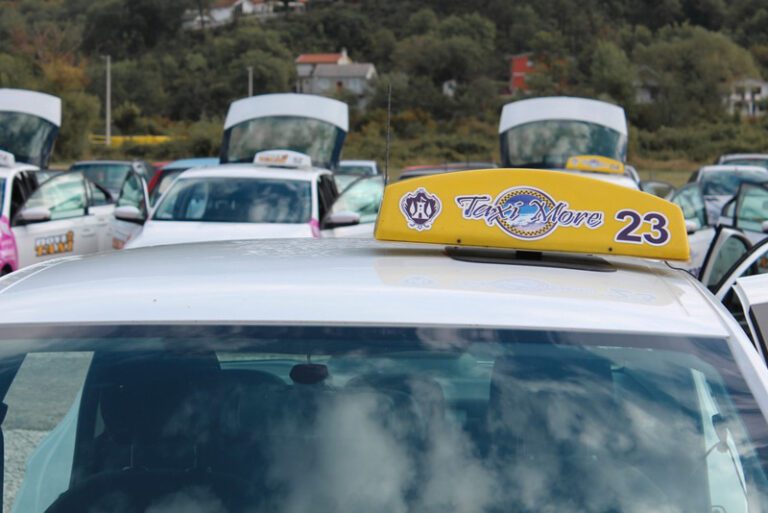 Start i kilometar taxi vožnje po 1 euro