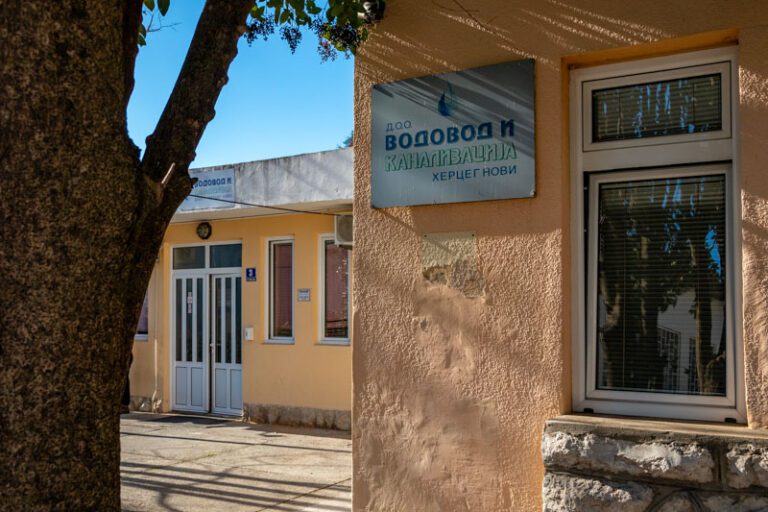 “Vodovod i kanalizacija”: Stabilizovan sistem snabdijevaja vodom Herceg Novog, dobro je što je Savković dao ostavku