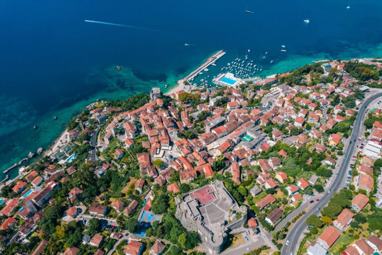 Izložba “Novske tvrđave u očima djeteta” u centru grada