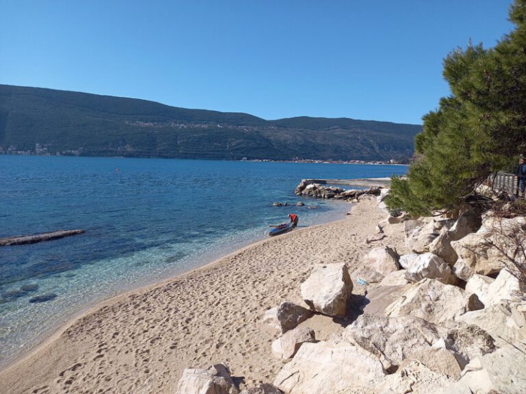 Zakupci plaža neće imati umanjene naknade za 50%