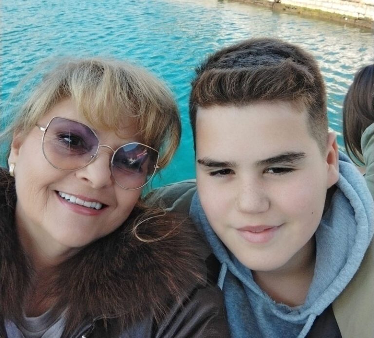 Stefan Lakonić sa pjesmom „Stani malo, strašni svijete“ na „Zlatnoj pahulji“