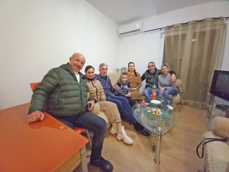 Siguran i besplatan krov nad glavom za Angelu i Volodju iz Ukrajine: “Hvala Crnoj Gori i Ivanovićima!”