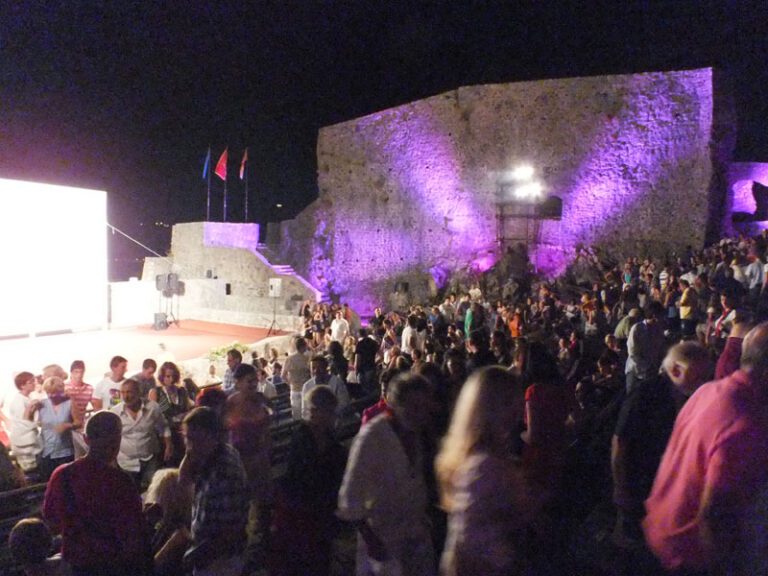 Sjutra počinje 39. Filmski festival: Crveni tepih na glavnom gradskom trgu i svečano otvaranje na Kanli kuli