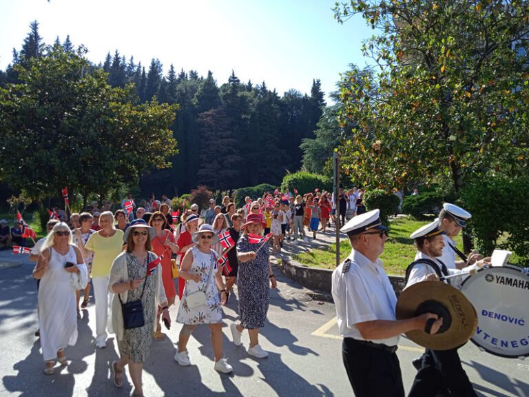 Pacijenti, mještani i osoblje Instituta Igalo slavili norveški praznik