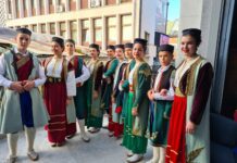Mali folkloraši “Sloge” vraćaju se sa nastupa iz Čačka