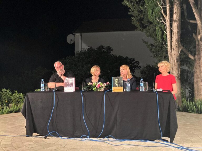 Pogled na Andrića i Crnjanskog u Kući Iva Andrića