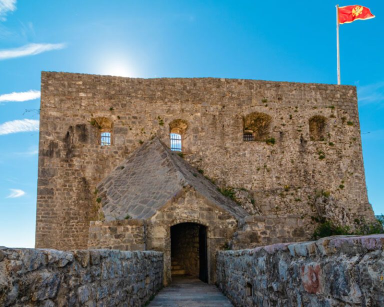 Povodom predstojećeg Dana državnosti Crne Gore neradni 13. i 14. jul