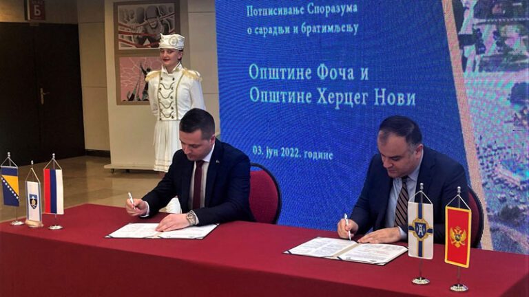 Bratimljenje Herceg Novog i Foče: “Vi nama more, mi vama rijeke i planine”