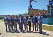 Abazović sa ministrima obilazi plutajući dok za remont superjahti u Bijeloj