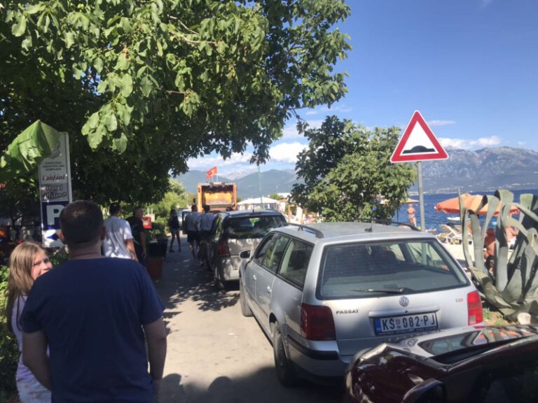 Svake sezone iste scene duž rivijere, “zaglavljen” kamion sa smećem, kolone