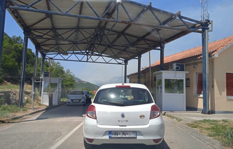 Za pola godine na graničnim prelazima u Herceg Novom manji promet, ali veće gužve, zašto?