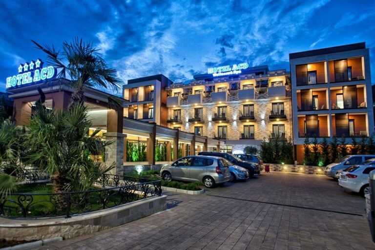 Strani turisti tokom cijele sezone u Hotelu ACD u Meljinama