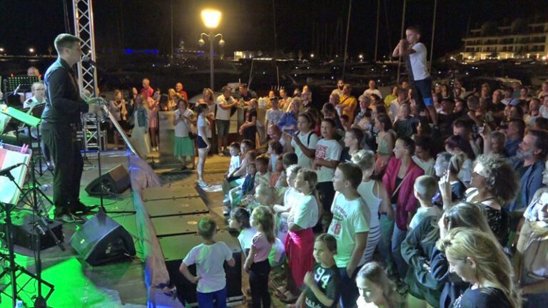 Uz taktove Mjesne muzike Đenović uživali domaći i strani gosti