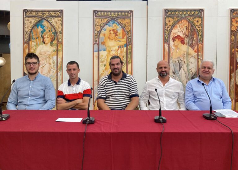 Deset klapa na festivalu u Herceg Novom 17. septembra