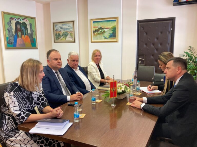 Čelnici Opštine Herceg Novi i ministar Vojinović o školi u Igalu