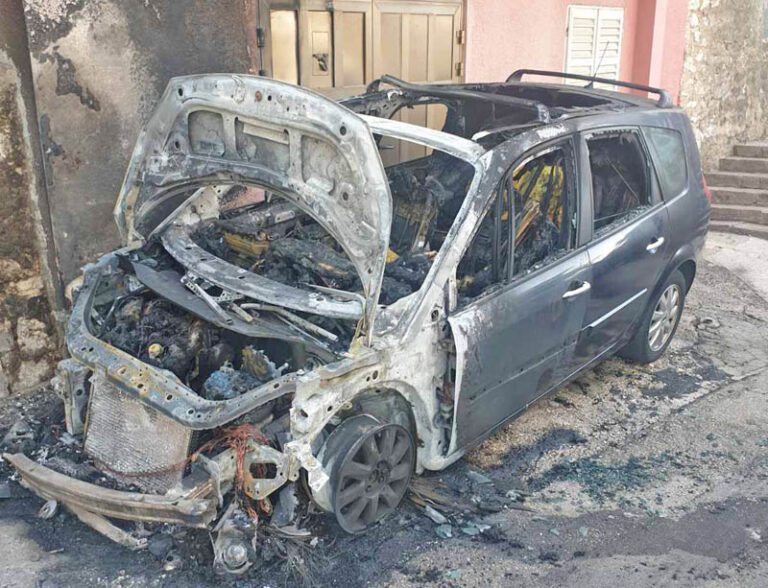 Zapaljen auto odbornika Demokrata Sava Nikovića