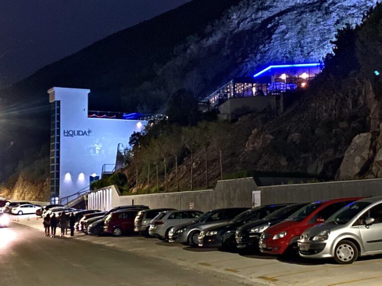 Doček Nove 2023. godine u Holiday Lounge Bar-u u Njivicama
