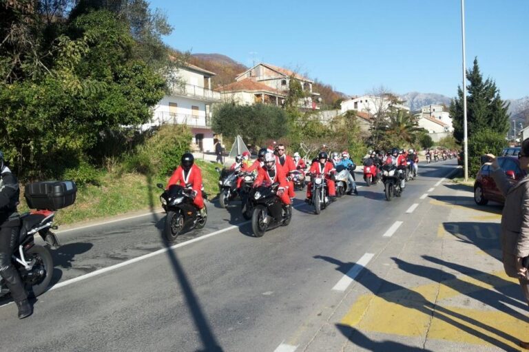 Dječiji dom Mladost  sjutra  dočekuje  Moto Djeda Mrazeve