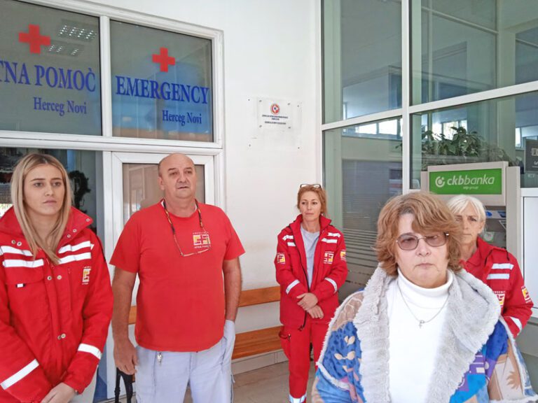 Protest zaposlenih u Hitnoj pomoći i u Herceg Novom