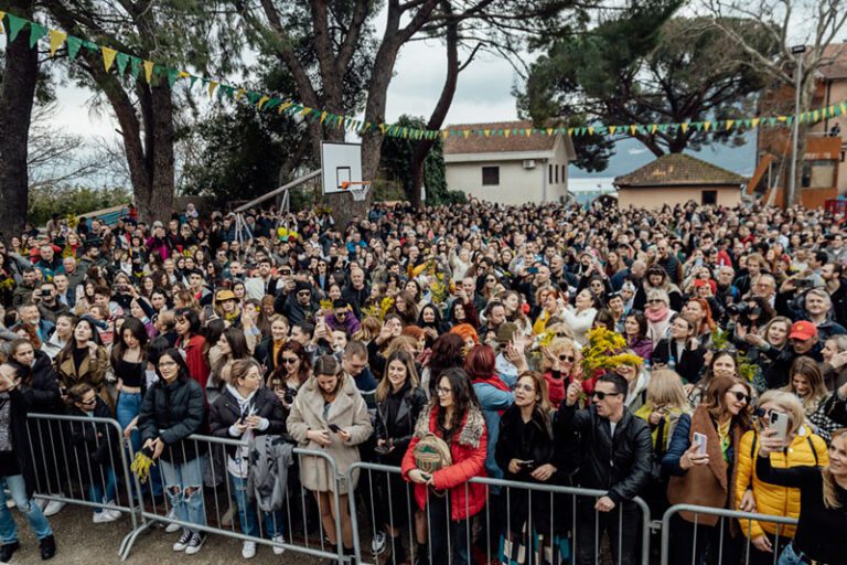 Sjajna atmosfera 54. Praznika mimoze se nastavlja: 30 hiljada posjetilaca na fešti od mimoze, ribe i vina