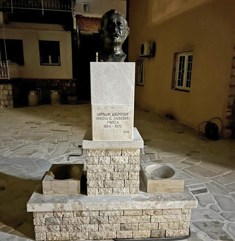 U Đenovićima vraćena spomen bista dobrotvoru Nikoli Zlokoviću