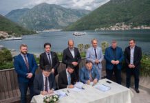 Potpisan Sporazum o povlašćenom korišćenju trajekta, bez prisustva novinara koji postavljaju “nezgodna” pitanja