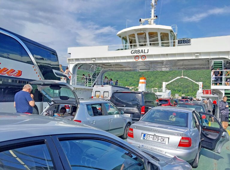 Trajektima svakodnevno preko 8500 vozila, avgust bolji od prošlogodišnjeg