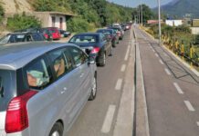 Kilometarske kolone kroz Herceg Novi ka granicama sa Hrvatskom