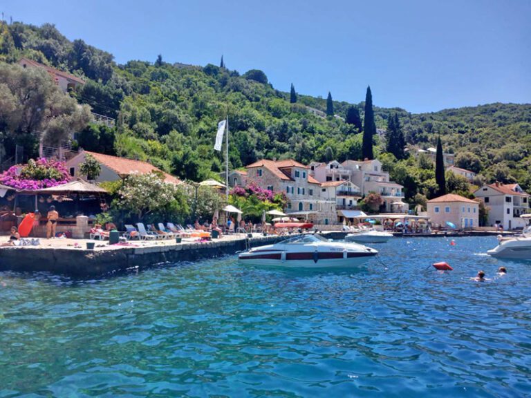 Ljetnje kiše “vezuju” turističke brodove koji jedva pokrivaju troškove
