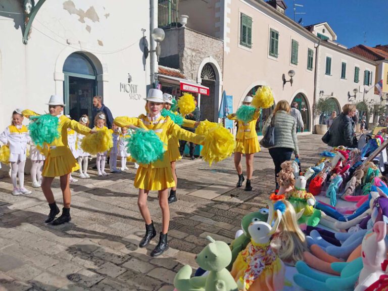 Jesenja fešta u Novom: Budi i uključuje cijelu zajednicu