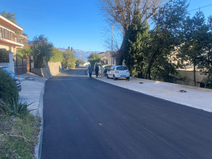 Asfaltirana beace grakalic