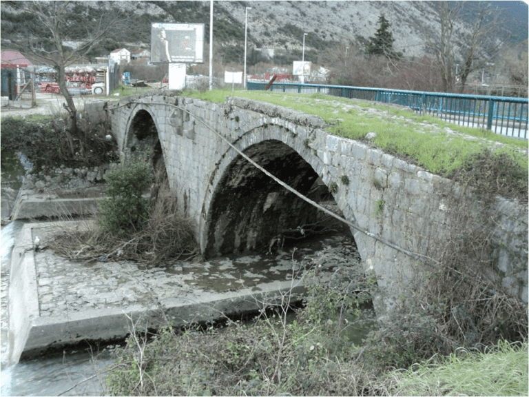 Most u sutorini