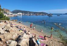 Puni kafići, šetalište, plaže…