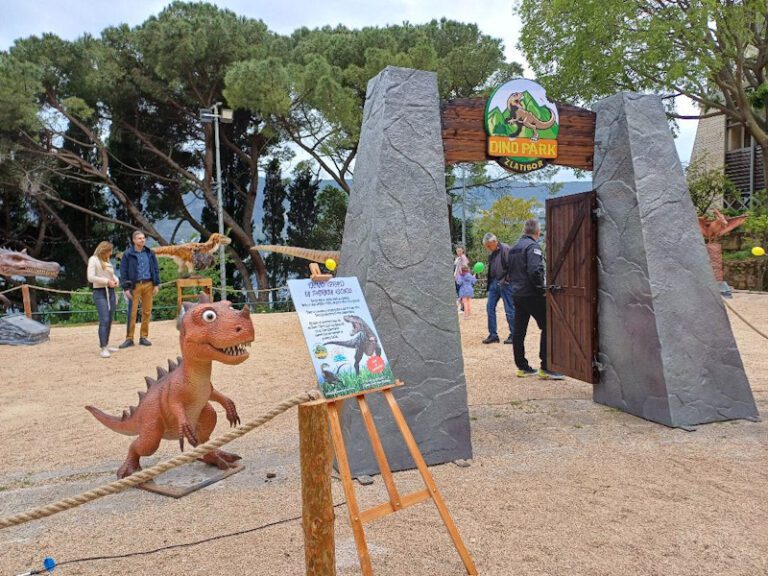 Otvoren Dino park u Parku Boka
