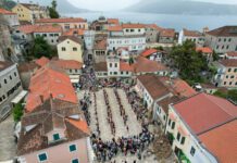 Novski kadril na Trgu Nikole Đurkovića, plesalo 130 maturanata