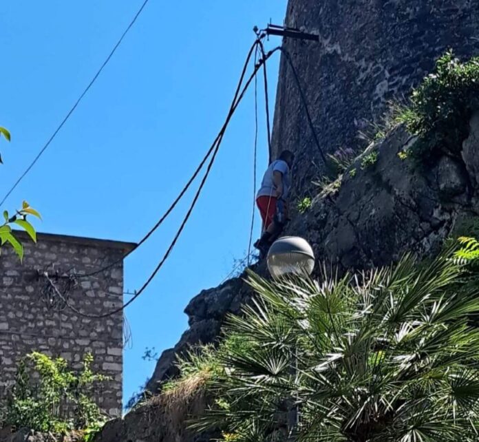 Rasvjeta uklinjeni kablovi