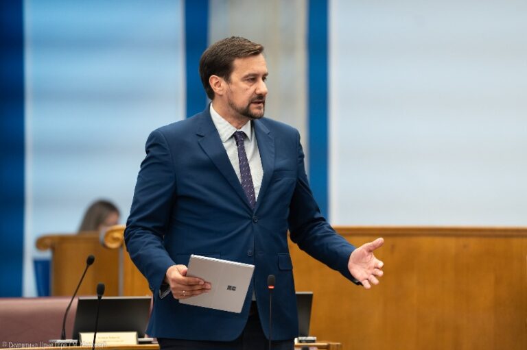 Subotić: Niko nema pravo da Institut Igalo pošalje u stečaj
