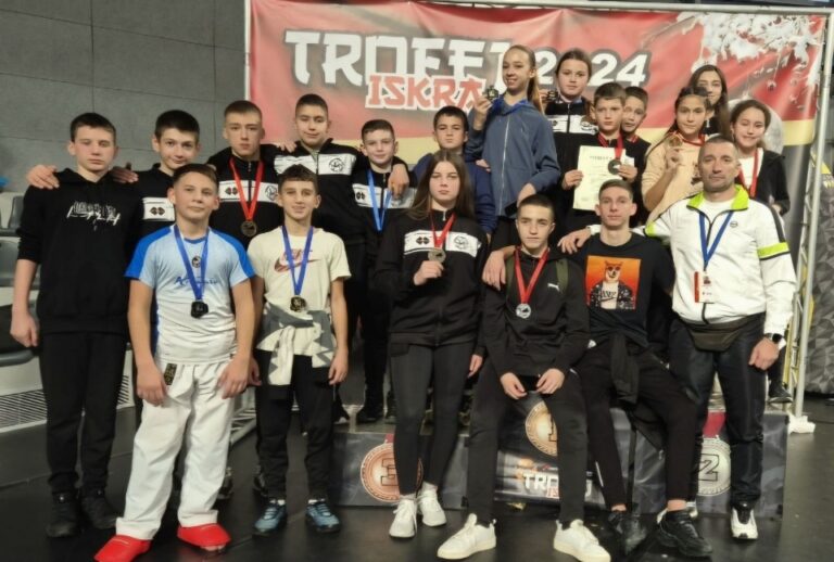 Shotokan team s 15 medalja u Podgorici