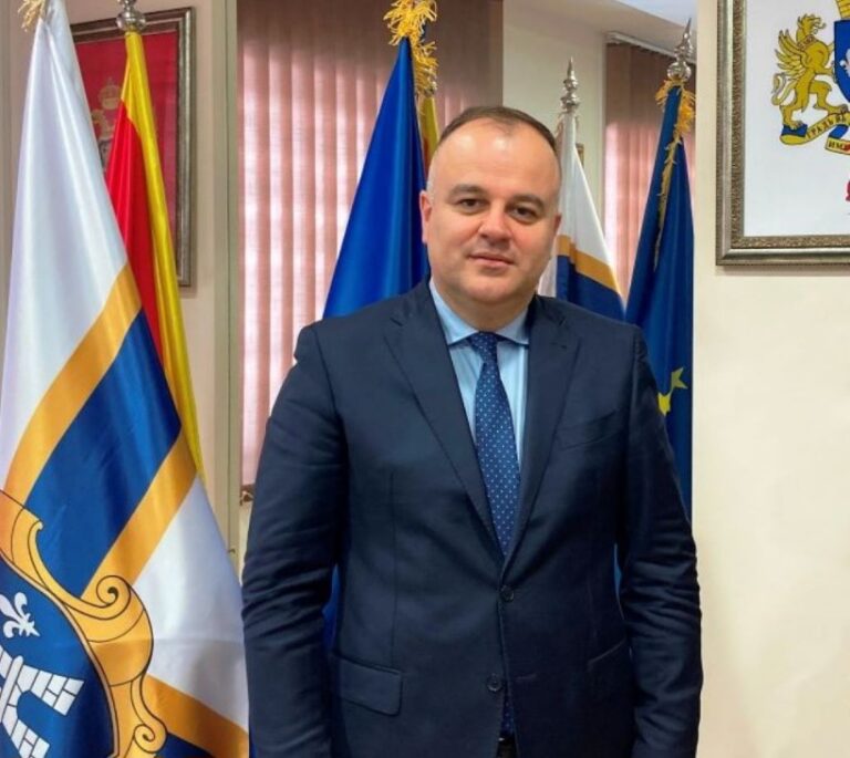 Katić: Usaglašavanja oko spomenika Komnenoviću, pokrenuću i postupak uklanjanja statue Njunja