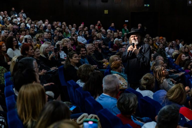 Rade Šerbedžija u Herceg Novom: Emotivno i nostalgično „zbog tebe, zbog sebe, zbog drugih“