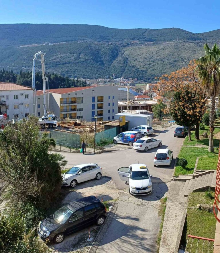 Put za Gomilu, put svih naših apsurda u politici stanovanja
