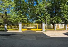Nova ograda i kapije u dvorištu škole u Zelenici