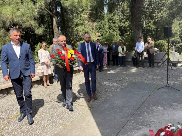 1_b1ea695c-47d5-4d8d-9030-f873d1f7836b