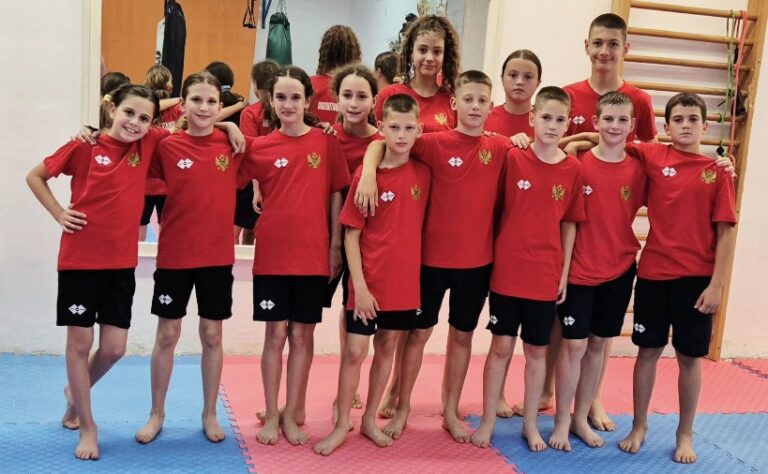 Članovi Šotokan tima sa srebrnom medaljom u reprezentaciji Crne Gore