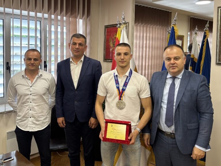 Prijem u Opštini za evropskog vicešampiona Nemanju Mikulića