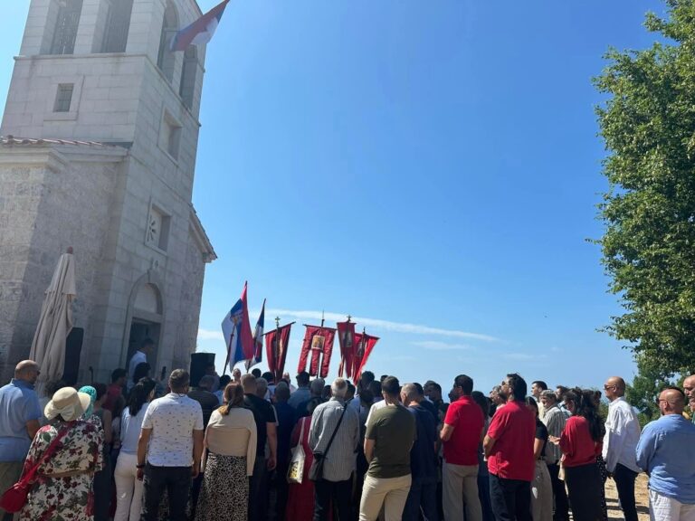 Služena liturgija u crkvi Lazarica na Vidovom vrhu